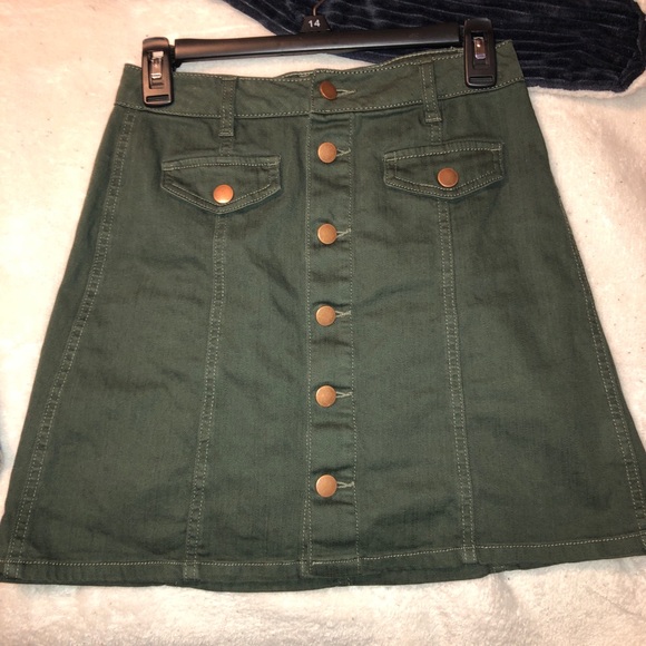 Skirts & Shorts - Picture 1 of 6